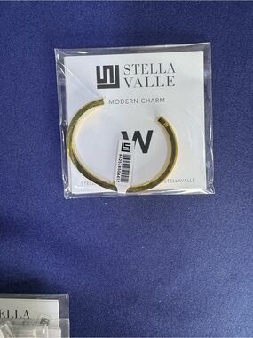 Stella Valle “W” Gold Modern Charm Bracelet